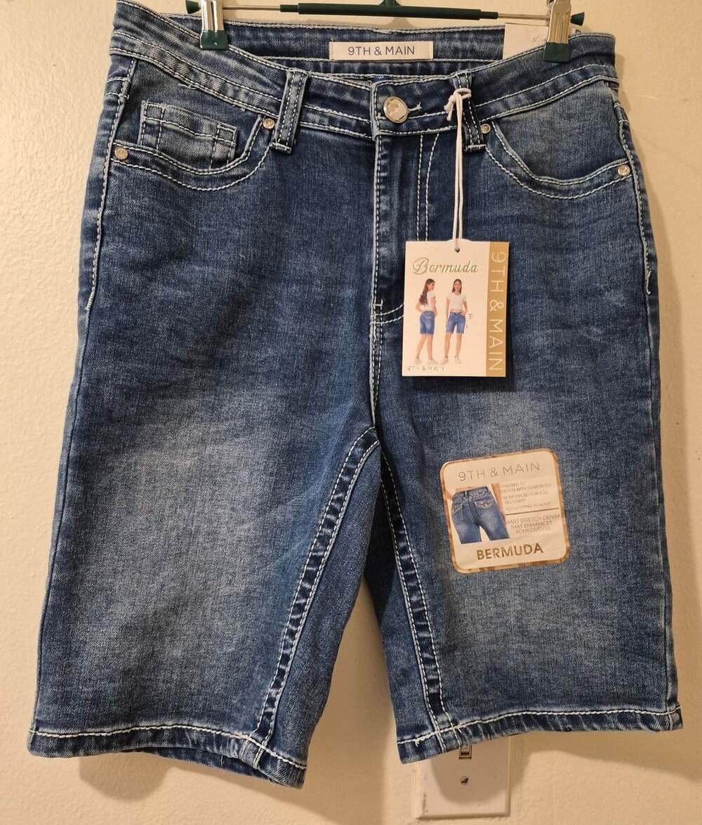9th & Main Mid Rise Embellished Bermuda Denim Shorts Size 10